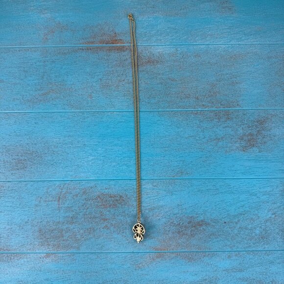 Vintage 1970's Avon Scroll Design Faux Red Cabochon Gold Tone Pendant Necklace - Picture 5 of 6